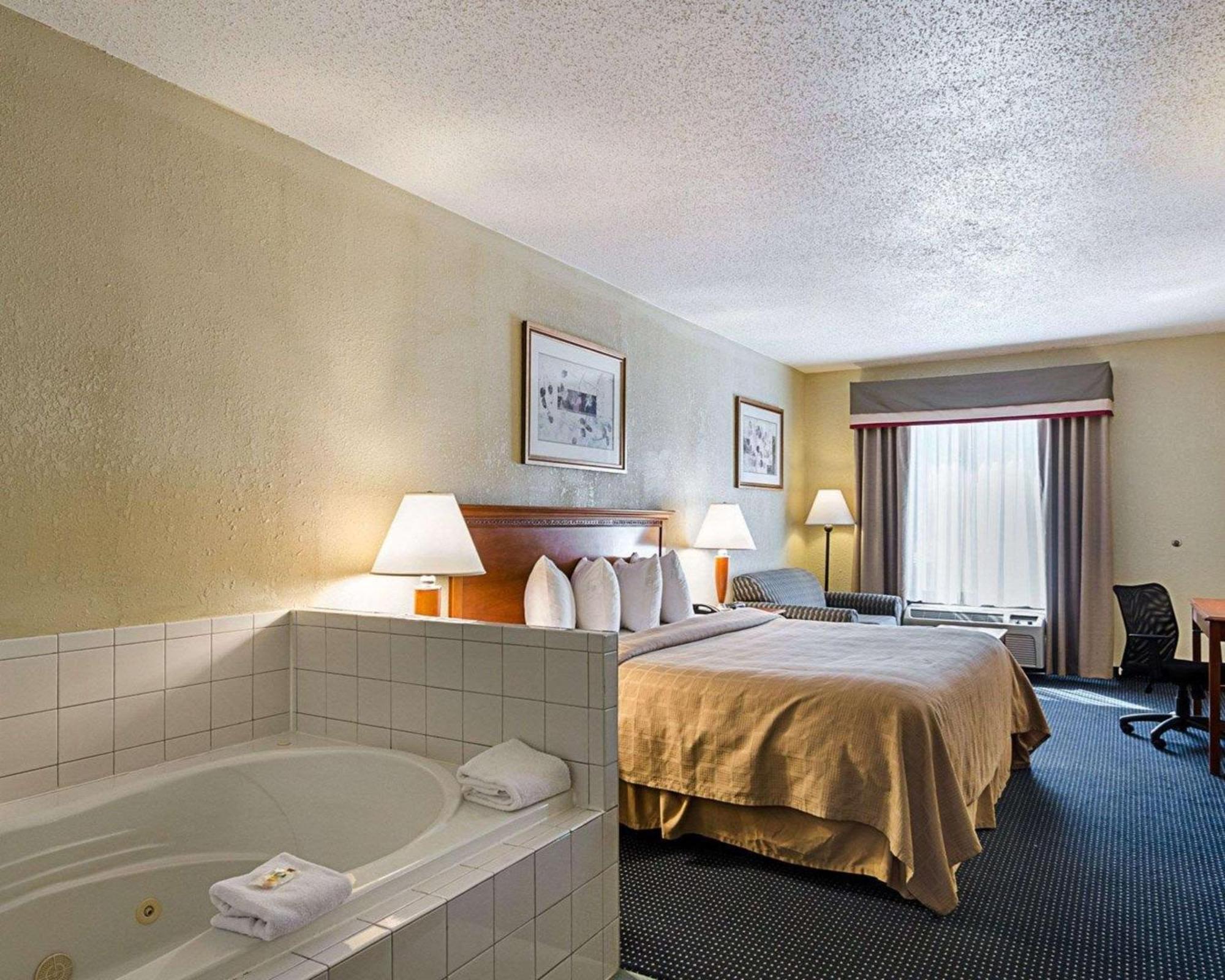 Quality Inn Troutville - Roanoke North Dış mekan fotoğraf