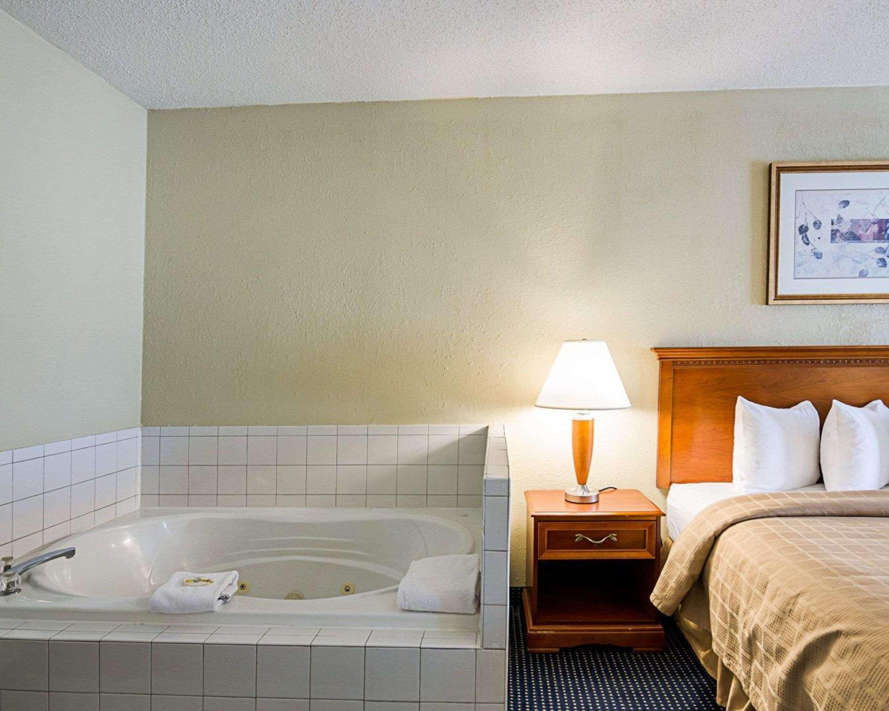 Quality Inn Troutville - Roanoke North Dış mekan fotoğraf