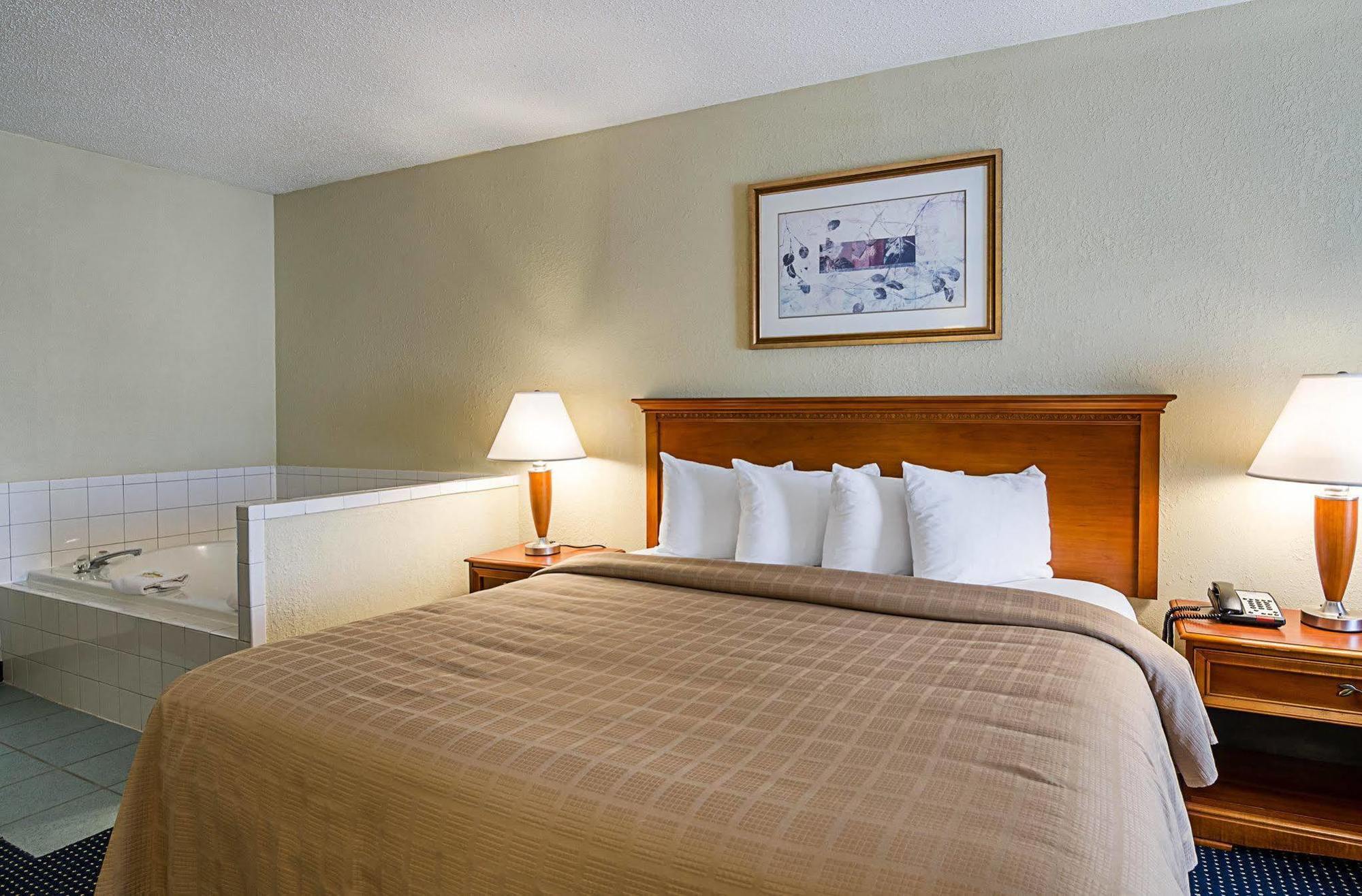 Quality Inn Troutville - Roanoke North Dış mekan fotoğraf